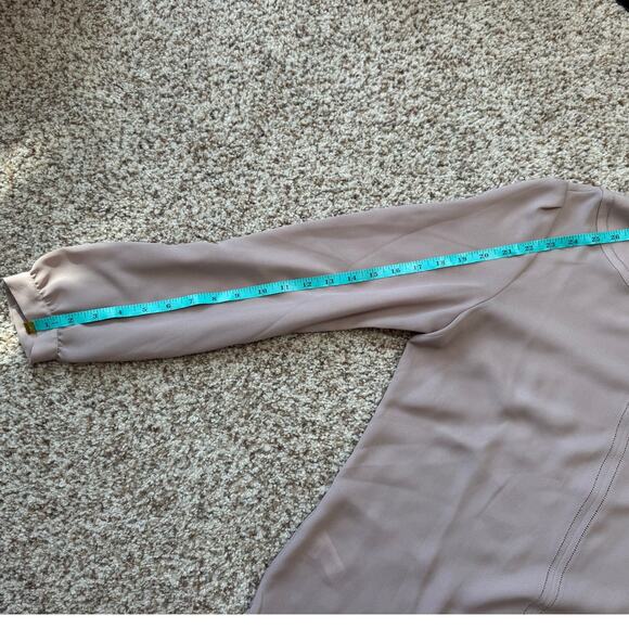 Ann Taylor LOFT Women's Blush colored blouse, Simple, elegant, size Med - Picture 4 of 9